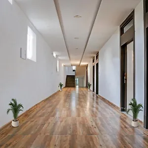 oyo-flagship-93079-hotel-paradise.hotels-varanasi.com/